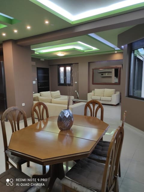 Lounge or bar, Dining area