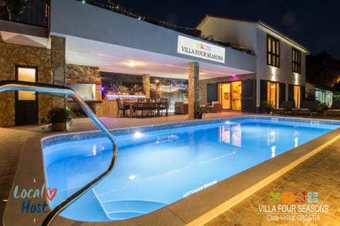 Toilet, Night, Property logo or sign, Natural landscape, Summer, BBQ facilities, Balcony/Terrace, Seating area, Evening entertainment, Guests, Pool view, Swimming pool, group of guests, sunbed