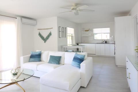 Living room, Photo of the whole room