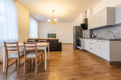 Kitchen or kitchenette, Living room, Seating area, Dining area, pet friendly, stove