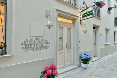 Facade/entrance, Property logo or sign
