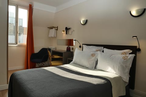 Property building, Staff, Bed, People, Winter, Coffee/tea facilities, View (from property/room), Other, Other, Photo of the whole room, Decorative detail, Decorative detail, Seating area, Bedroom, On site, City view, City view, Street view, Street view, Area and facilities, Sunset, Family, Quiet street view, Inner courtyard view