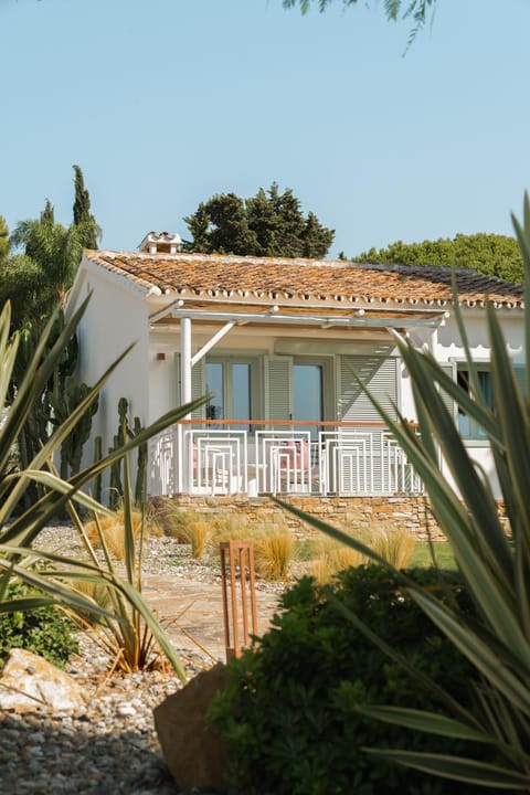 Property building, Patio, Spring, Day, Garden, View (from property/room), Balcony/Terrace, Seating area, Garden view, Pool view