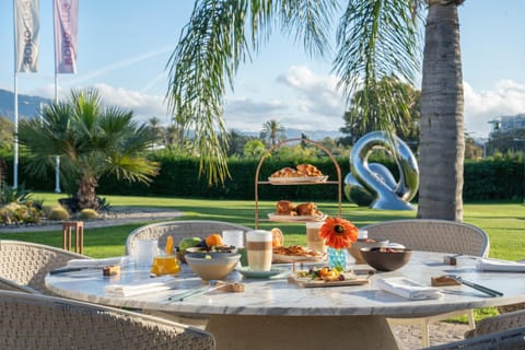 Property building, Restaurant/places to eat, Day, Garden, Coffee/tea facilities, Balcony/Terrace, Food and drinks, Food, Garden view, Breakfast, Continental breakfast, Continental breakfast, Buffet breakfast, Buffet breakfast, Drinks