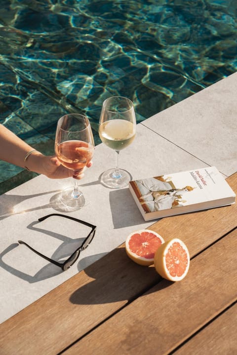 Restaurant/places to eat, Day, Natural landscape, Summer, Lounge or bar, Food and drinks, Dining area, Mountain view, Pool view, Swimming pool, Swimming pool, Drinks, Alcoholic drinks, Non alcoholic drinks, sunbed