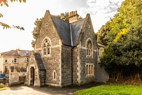 Locksbrook Lodge - Hot Tub - Spacious Outdoor Space Apartment in Bath