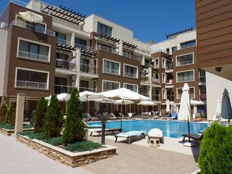 Property building, Pool view