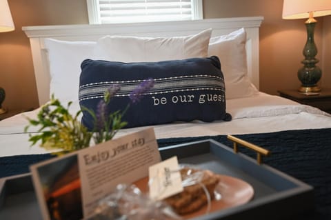 The Lakehouse Inn Geneva Inn in Geneva-on-the-Lake