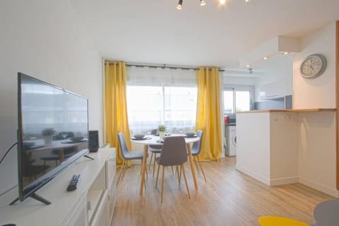 APPARTEMENT MODERNE A CAEN POUR 4 PERSONNES Apartment in Caen