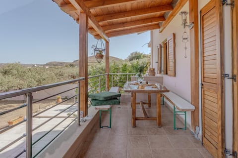 Patio, Day, Natural landscape, View (from property/room), Balcony/Terrace, Dining area, Mountain view