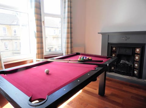4 Bed Apartment, Paisley - Near GLA Airport Apartment in Paisley