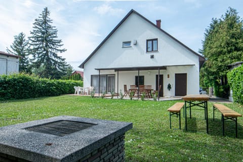 Property building, Facade/entrance, Garden