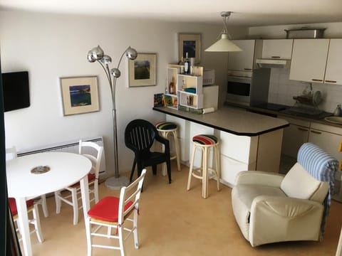 Kitchen or kitchenette, Living room, Lounge or bar, Dining area
