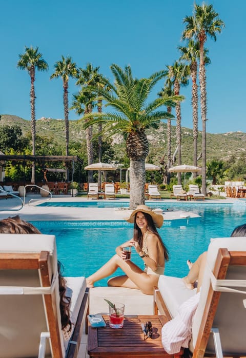 Spring, Day, Natural landscape, Balcony/Terrace, Mountain view, Pool view, Swimming pool, sunbed
