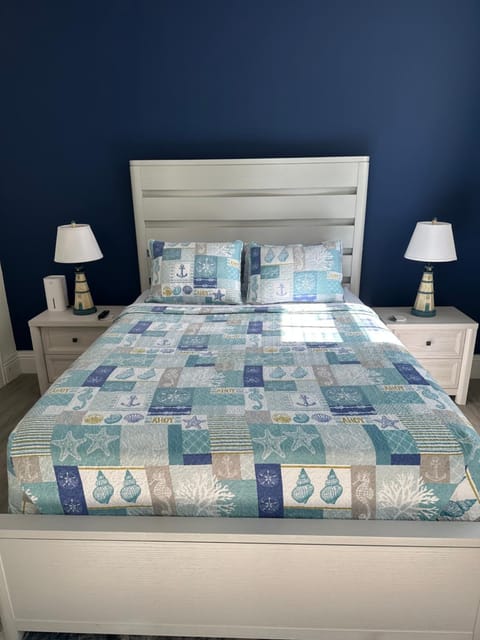 Cozy Studio in the Heart of the Palm Beach Island Apartment in Palm Beach