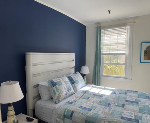 Cozy Studio in the Heart of the Palm Beach Island Apartment in Palm Beach