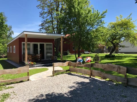 Property building, Patio, Facade/entrance, Summer, BBQ facilities, Garden, Balcony/Terrace, Garden view, Family