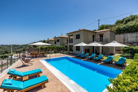 Property building, Dining area, Garden view, Pool view, Swimming pool, sunbed