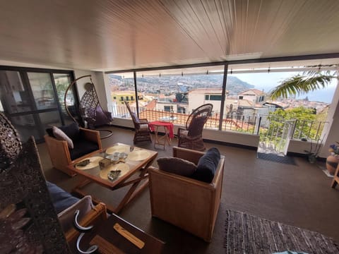 Day, View (from property/room), Balcony/Terrace, Balcony/Terrace, Living room, Photo of the whole room, Seating area, Dining area, City view, Sunrise, acessibility