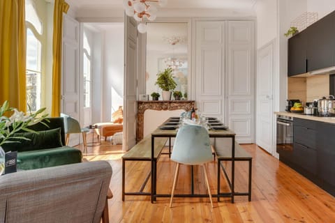 Living room, Seating area, Dining area