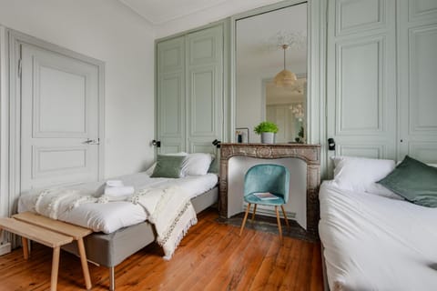 Bed, Photo of the whole room, Bedroom