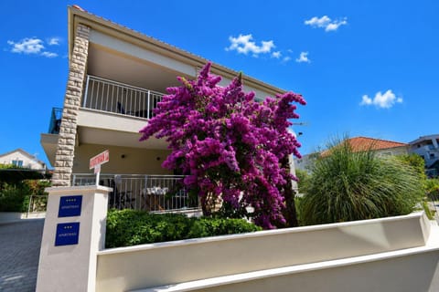 Shower, BBQ facilities, Balcony/Terrace, Sea view