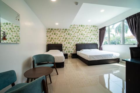Photo of the whole room, Seating area, Street view