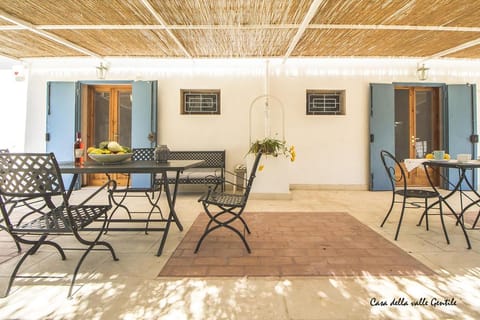 Patio, Facade/entrance