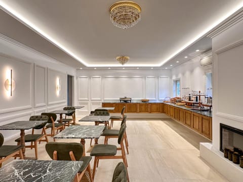 Property building, Restaurant/places to eat, Breakfast