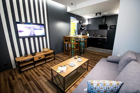 TV and multimedia, Kitchen or kitchenette, Living room, Seating area, Dining area