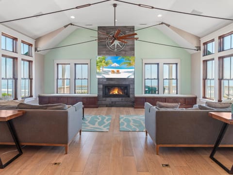 1611 - The Salted Rim Retreat House in Corolla