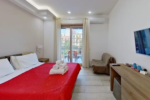 Bed, TV and multimedia, Bedroom