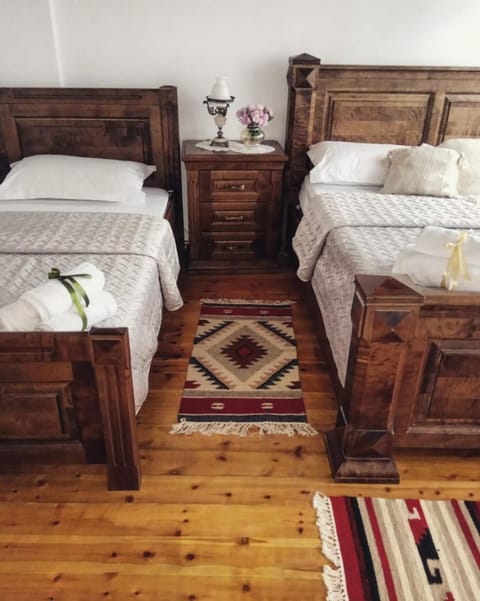 Bed, Photo of the whole room, Bedroom, City view, Landmark view, River view