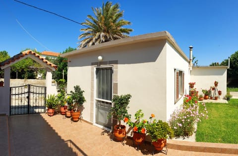 Property building, Facade/entrance, Garden view
