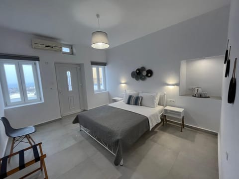Bed, Photo of the whole room, Bedroom, air conditioner