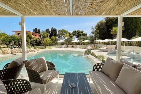 Restaurant/places to eat, Pool view, Swimming pool