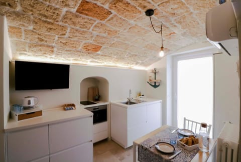 Communal lounge/ TV room, Kitchen or kitchenette, Dining area
