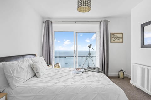 Bed, Photo of the whole room, Bedroom, Sea view, towels