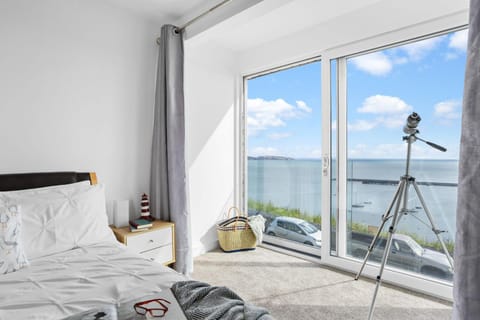 Bed, View (from property/room), Balcony/Terrace, Bedroom, Sea view
