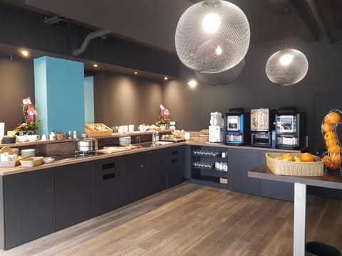 Coffee/tea facilities, Food and drinks, Food, Breakfast, Buffet breakfast