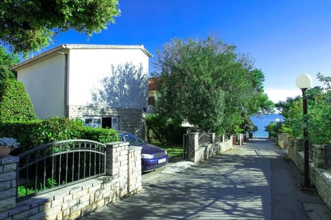 Property building, Facade/entrance, Garden