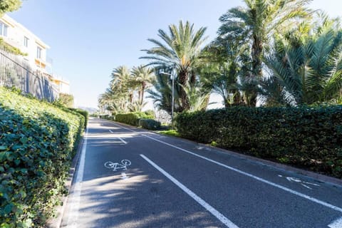 Grazioso appartamentino a due passi dalla pista ciclabile con Giardino e Garage Apartment in Sanremo