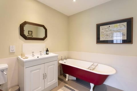 Old Leckie Farmstay Apartment in Scotland