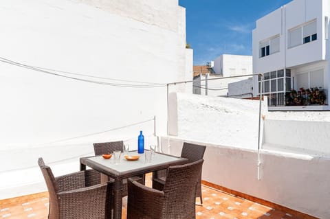 Property building, Balcony/Terrace, Living room
