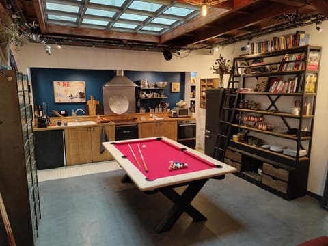 Billiard, Living room