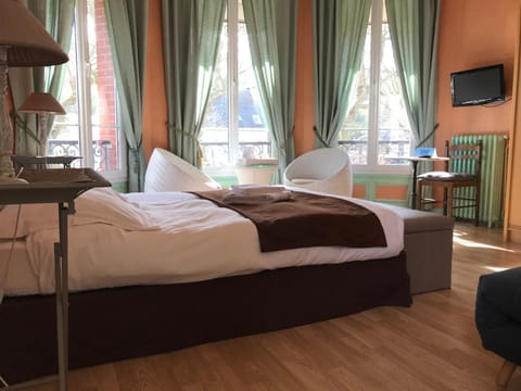 Hôtel de Paris Restaurant BISTRONOMY Hotel in Normandy