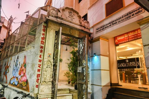 Facade/entrance
