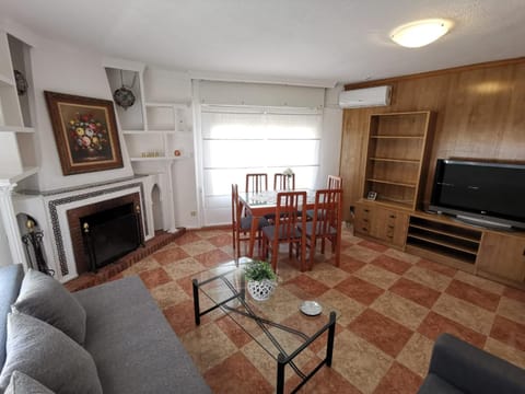 Communal lounge/ TV room, TV and multimedia, Living room