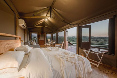 Bed, Natural landscape, View (from property/room), Balcony/Terrace, Photo of the whole room, Bedroom