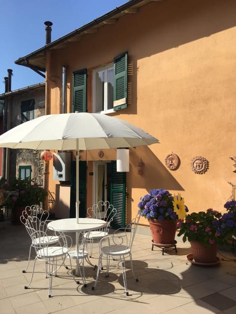 Patio, Facade/entrance, Balcony/Terrace